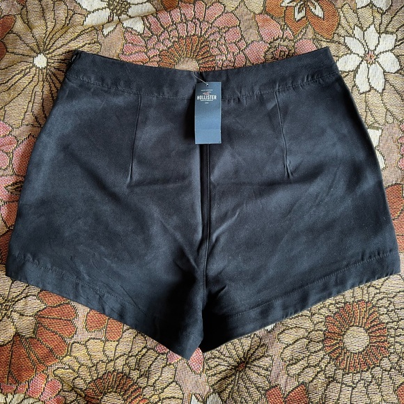 Hollister Faux Suede Shorts - sz 3 - Picture 2 of 7